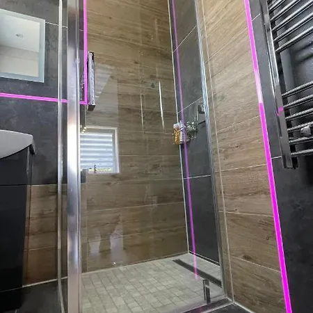 Apartment #4 Tgha Luxury One Bedroom In