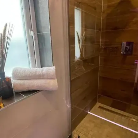 דירה #4 Tgha Luxury One Bedroom In את'לון