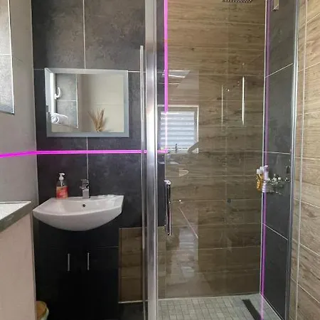 #4 Tgha Luxury One Bedroom In * את'לון