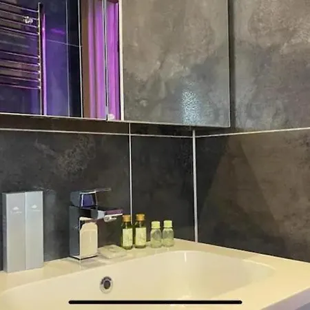 #4 Tgha Luxury One Bedroom In Athlone