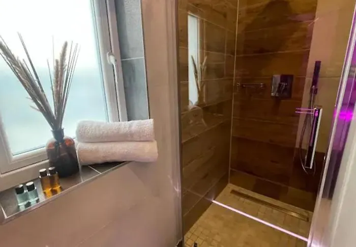 Апартаменты #4 Tgha Luxury One Bedroom In Атлон